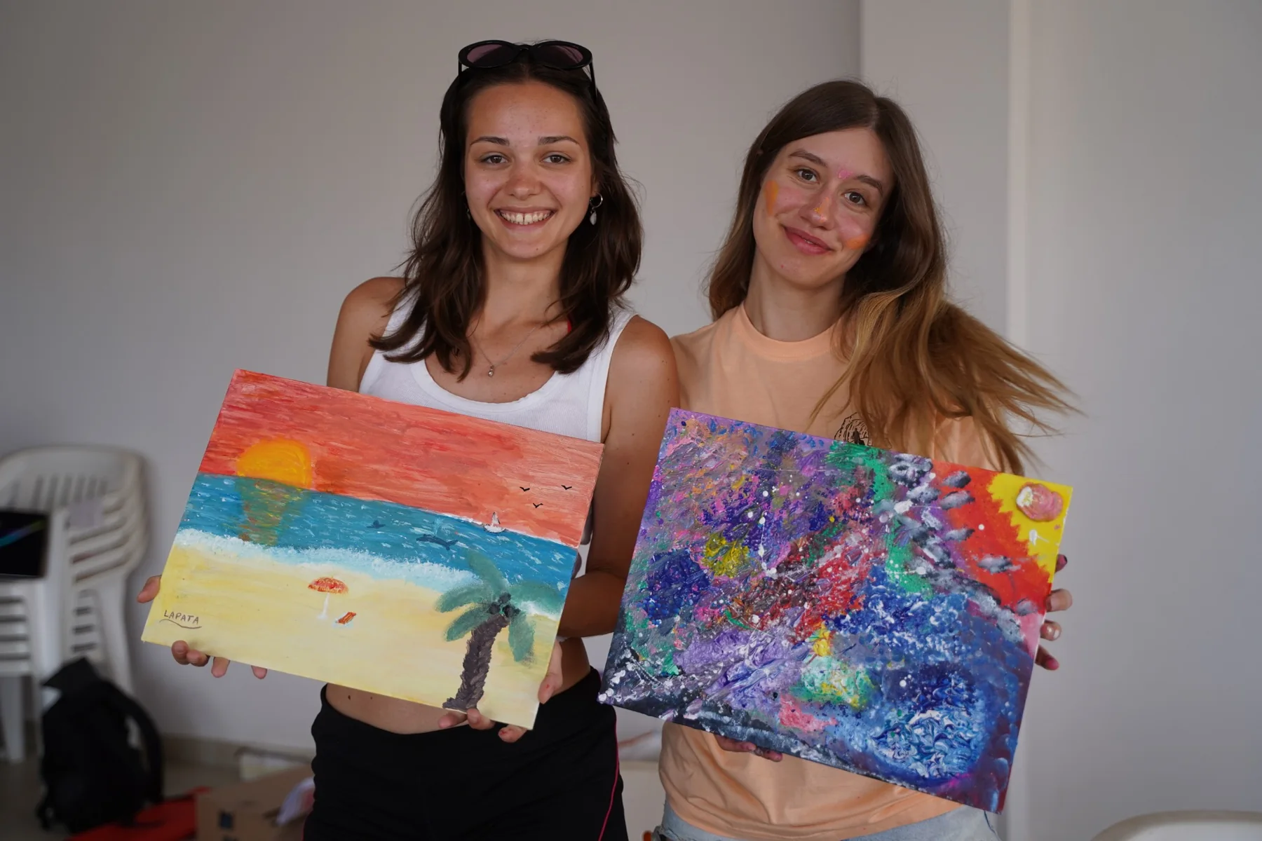 Partecipanti durante un laboratorio creativo