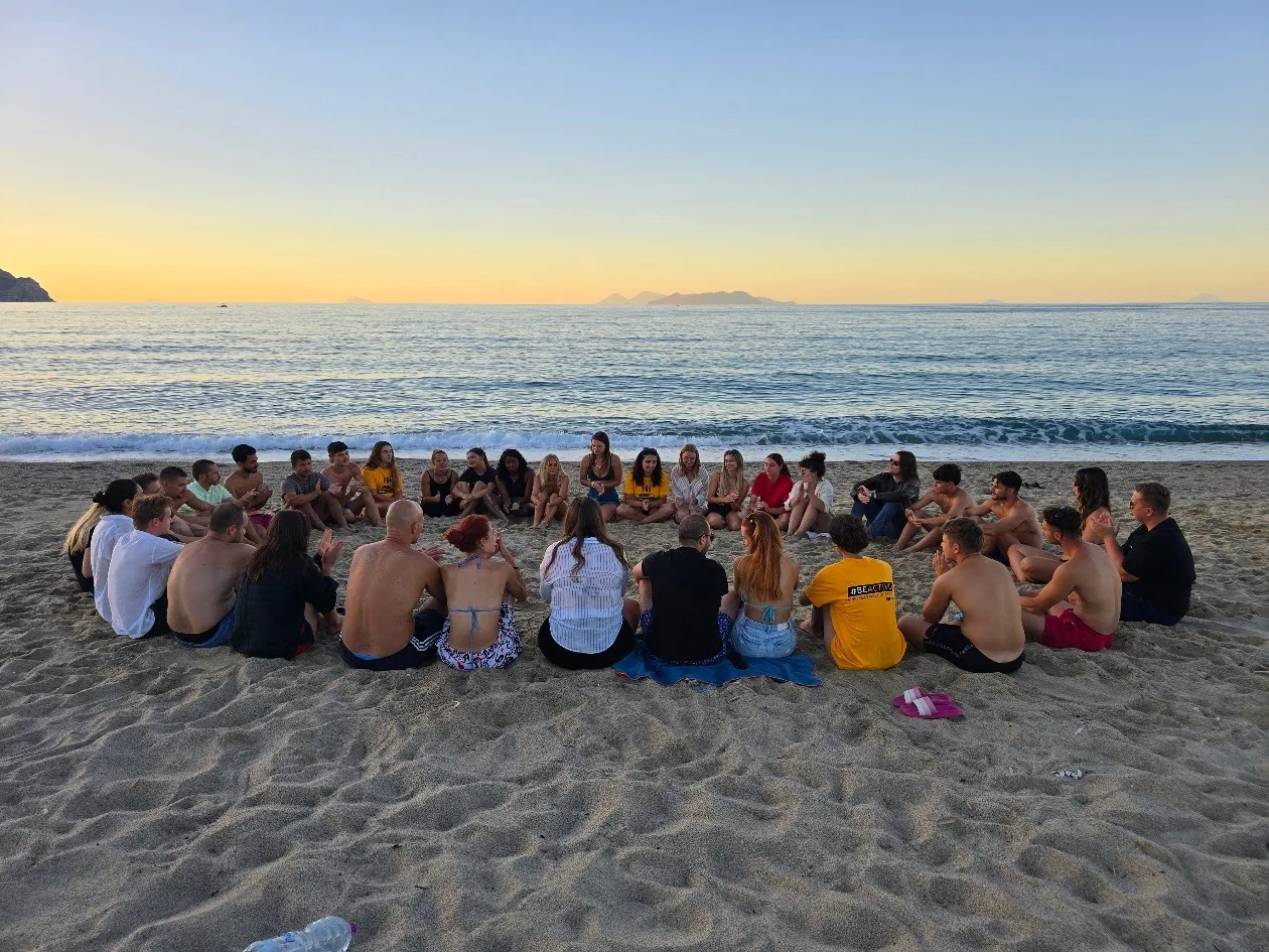 Attività di gruppo sulla spiaggia
