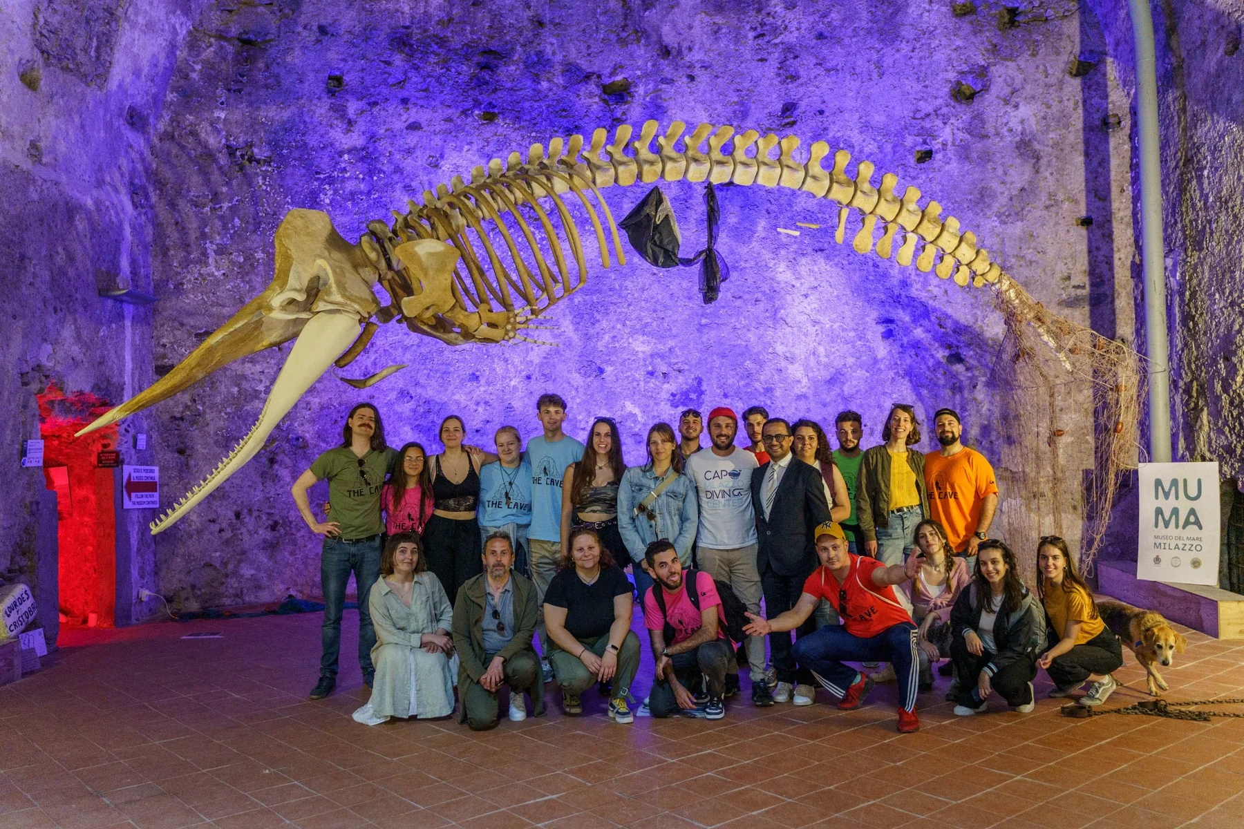 Gruppo di The Cave durante un’attività sul territorio