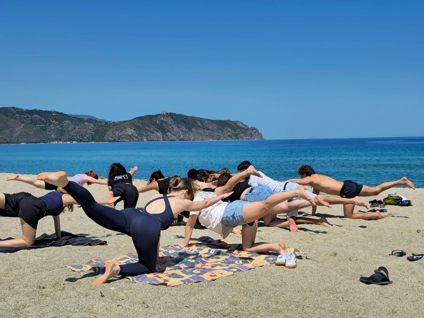 Attività di benessere e movimento sulla spiaggia